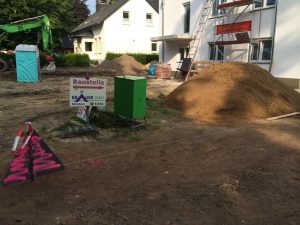 Außenanlage an einem Mehrfamilienhaus, Dirk Prothmann Garten- und Landschaftsbau, Hille