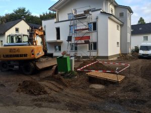 Außenanlage an einem Mehrfamilienhaus, Dirk Prothmann Garten- und Landschaftsbau, Hille