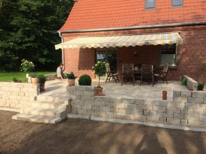 Terrassengestaltung mit einer Trockenmauer, Dirk Prothmann Garten- und Landschaftsbau, Hille