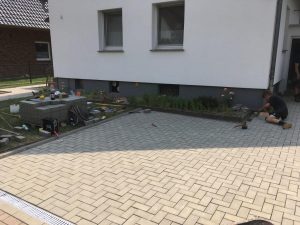 Pflasterarbeiten mit Betonpflastersteinen, Dirk Prothmann Garten- und Landschaftsbau, Hille